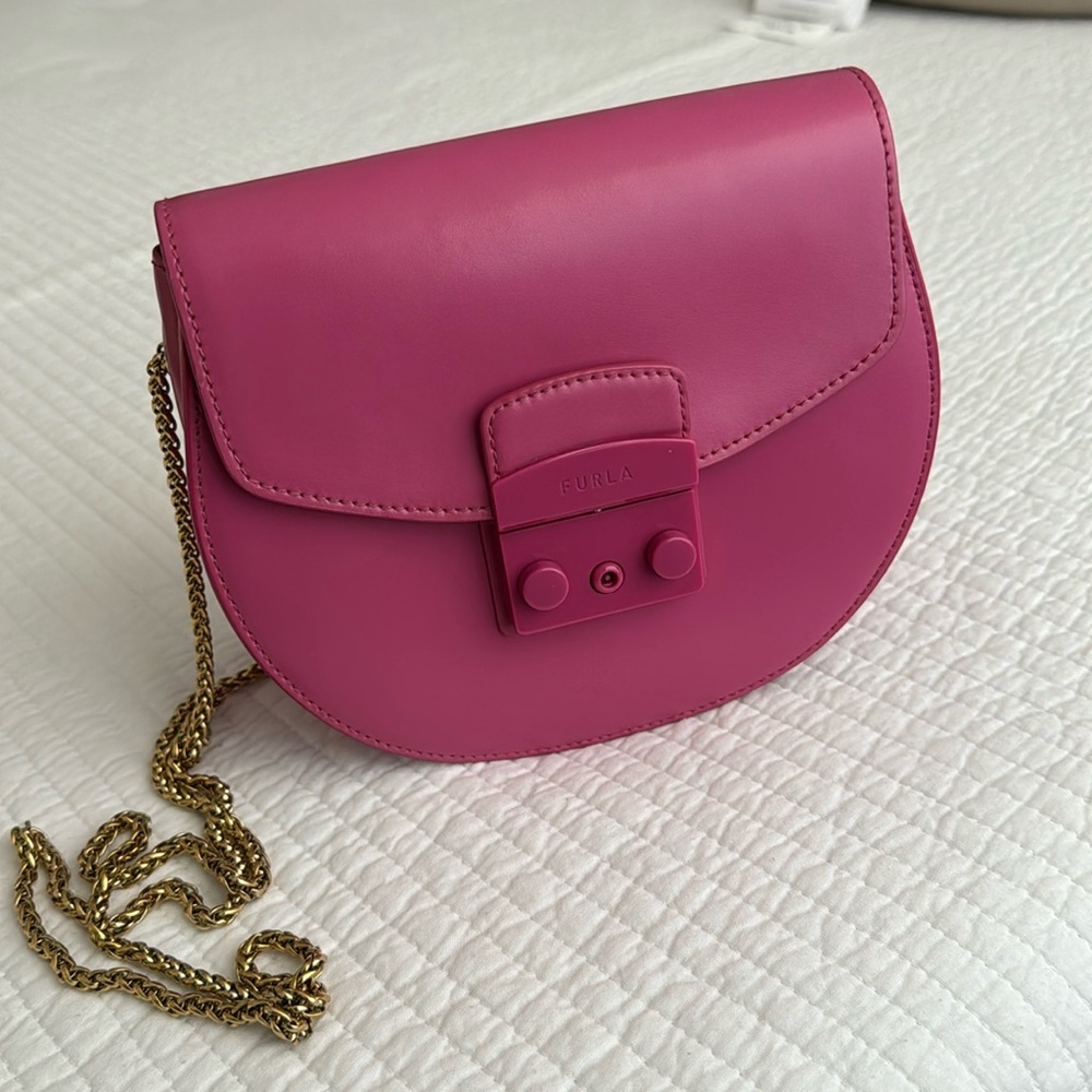 COPY - Furla Metropolis Leather cross body bag.